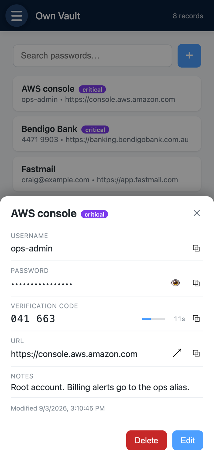 A record showing username, masked password, a live verification code with a countdown, URL, and notes.